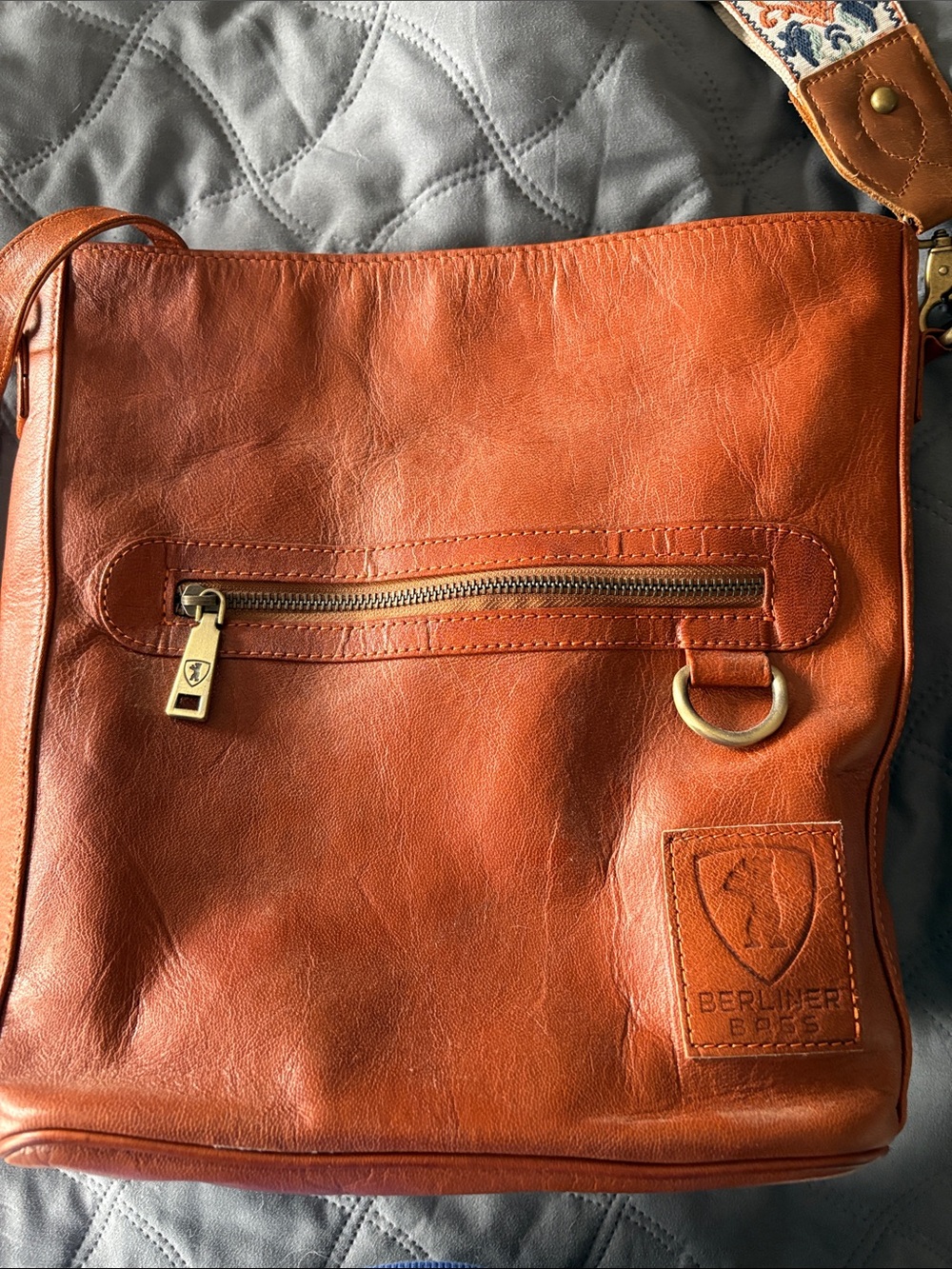 Women’s Leather Crossbody Bag - Tan
